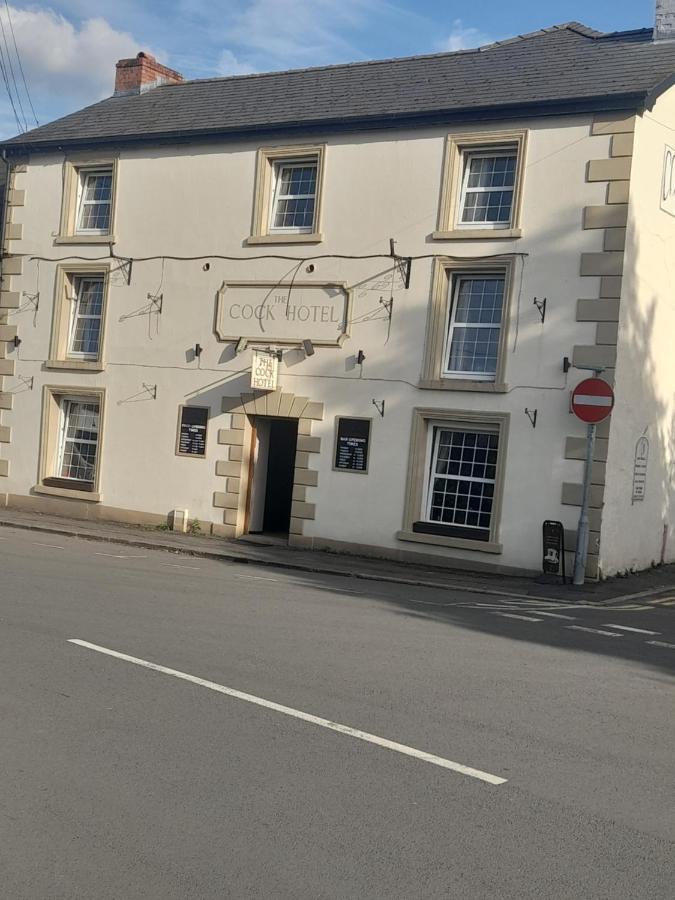 The Cock Hotel Bronllys Bagian luar foto